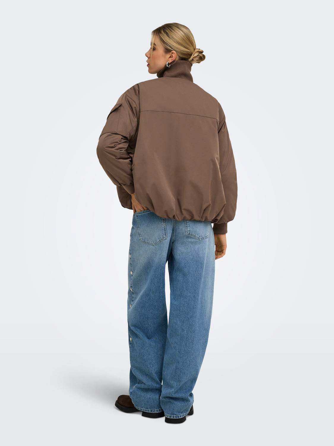 model_shot-back
